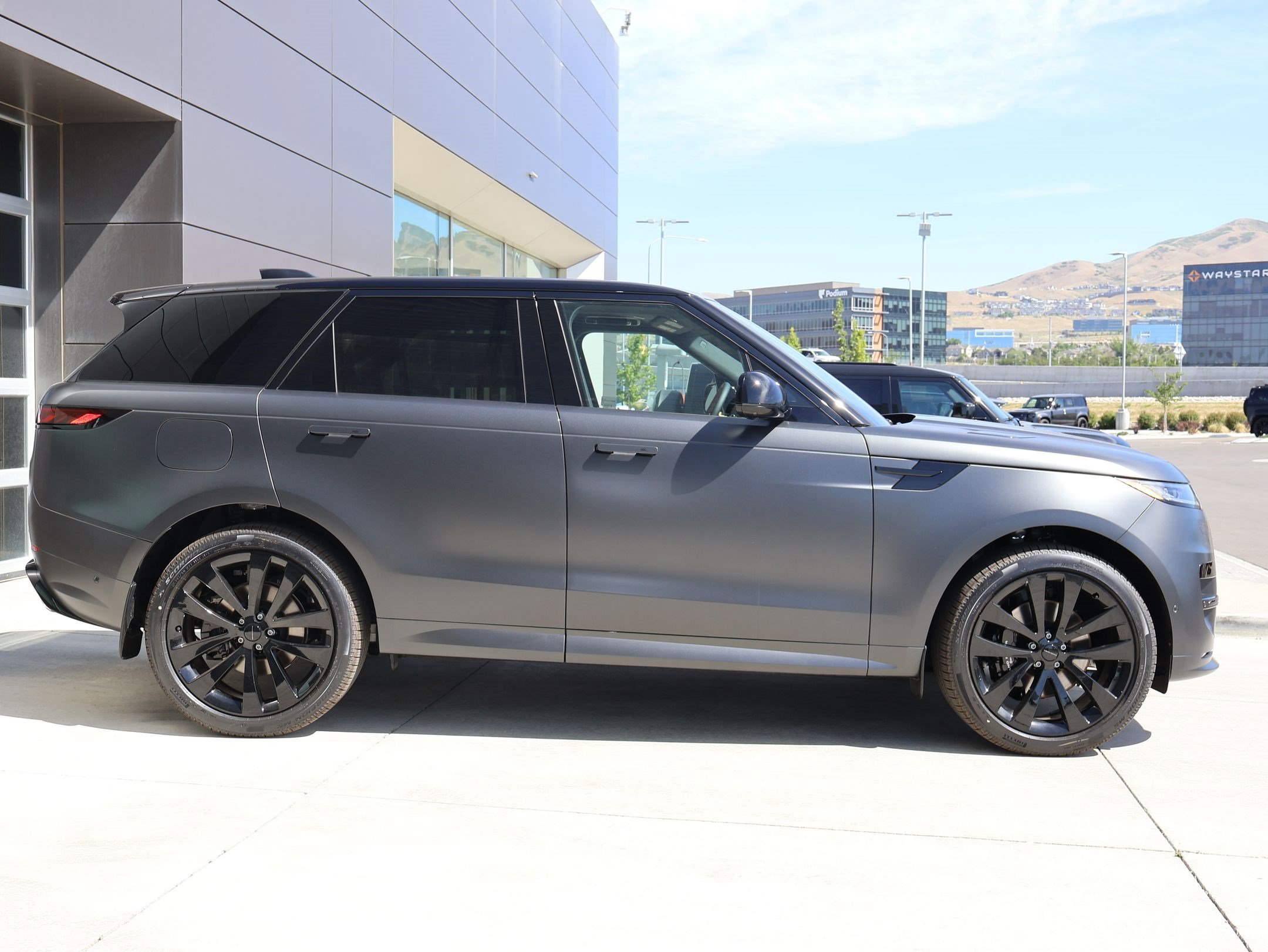 New 2026 Land Rover Range Rover Sport Dynamic SE AWD/4WD image 4