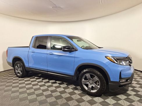 Used 2025 Honda Ridgeline TrailSport image 3