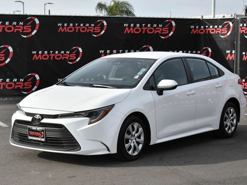 Used 2024 Toyota Corolla LE image 3
