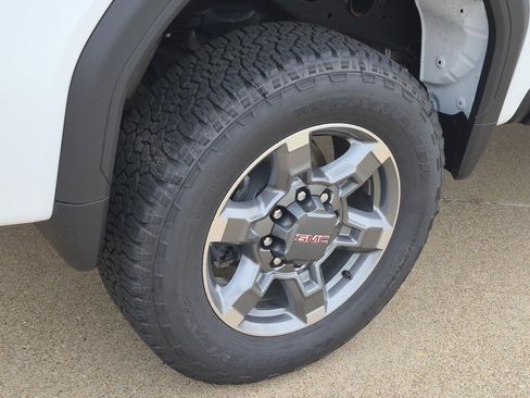 New 2026 GMC Sierra 2500 SLE AWD/4WD image 5
