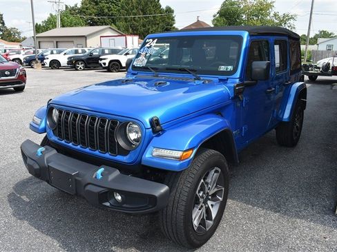Used 2024 Jeep Wrangler Unlimited w/ Convenience Group AWD/4WD image 7