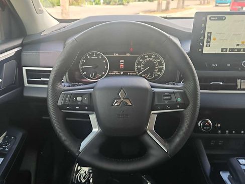 Used 2026 Mitsubishi Outlander SE FWD image 11