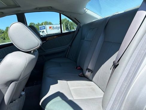 Used 1999 Mercedes-Benz E 320 4MATIC Sedan image 13