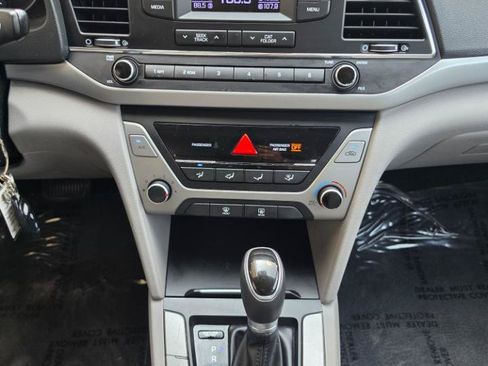 Used 2017 Hyundai Elantra SE FWD image 14