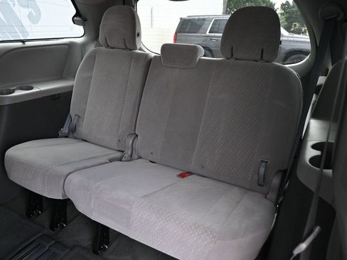 Used 2017 Toyota Sienna LE FWD image 14