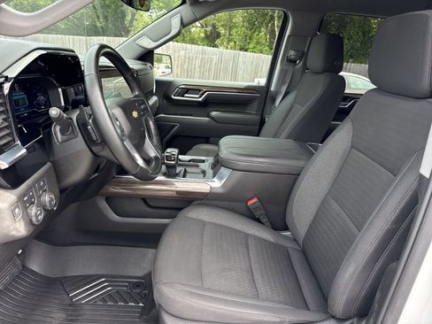 Used 2025 Chevrolet Silverado 1500 LT AWD/4WD image 9
