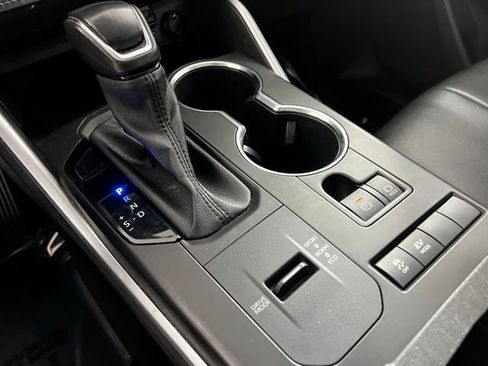 Used 2020 Toyota Highlander XLE image 13