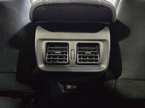 Used 2023 Toyota Venza Limited image 28