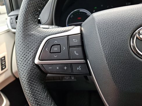 Used 2023 Toyota Sienna Limited AWD/4WD image 27
