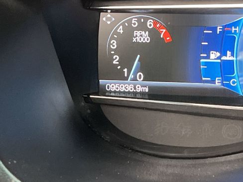 Used 2018 Ford Explorer XLT w/ Equipment Group 202A AWD/4WD image 16