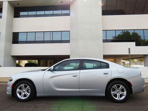 Used 2022 Dodge Charger SXT image 3