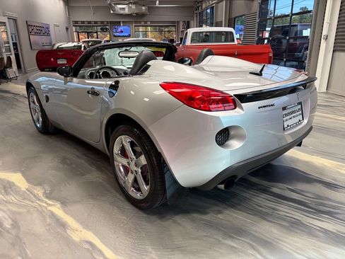 Used 2008 Pontiac Solstice GXP w/ Premium Package RWD image 29