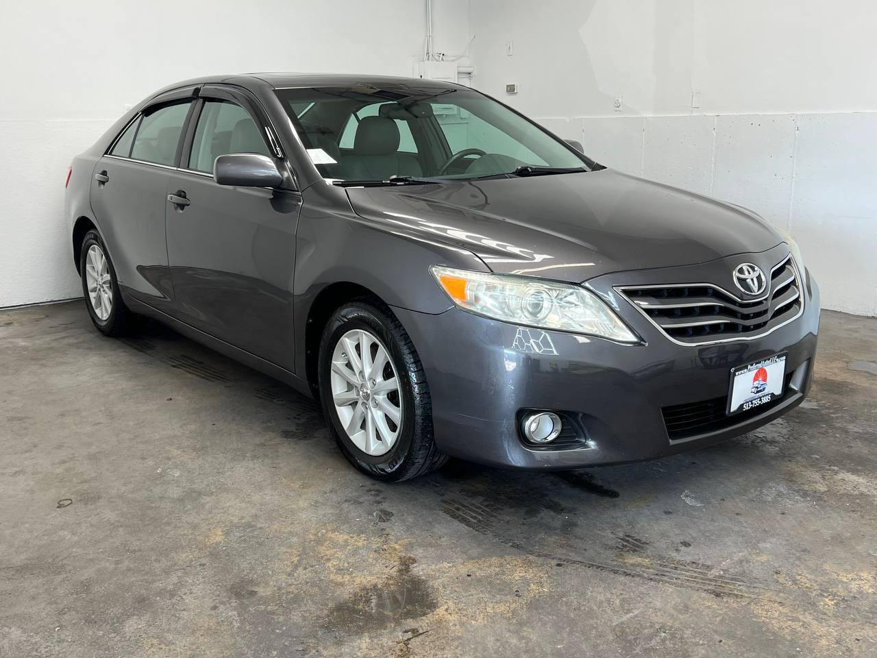 Used 2011 Toyota Camry XLE w/ XLE Extra-Value Pkg #2 FWD image 5