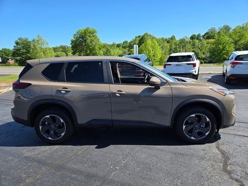 Used 2025 Nissan Rogue SV AWD/4WD image 10