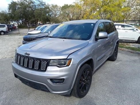 Used 2020 Jeep Grand Cherokee Altitude image 2