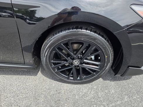 Used 2025 Toyota Camry SE w/ Convenience Package image 16