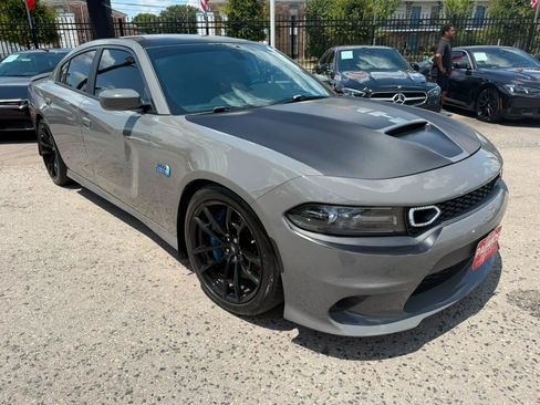 Used 2017 Dodge Charger R/T RWD image 3