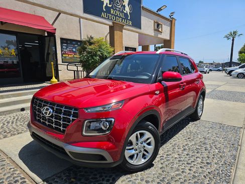 Used 2020 Hyundai Venue SEL w/ Convenience Package FWD image 1