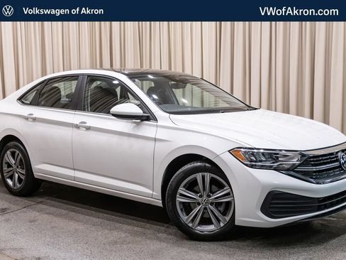 Used 2024 Volkswagen Jetta SE w/ Panoramic Sunroof Package FWD image 1