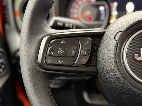 Used 2025 Jeep Gladiator Mojave w/ Safety Group image 12