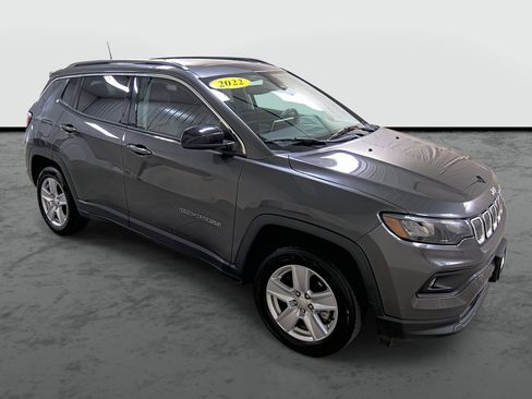 Used 2022 Jeep Compass Latitude w/ Sun and Sound Group AWD/4WD image 5