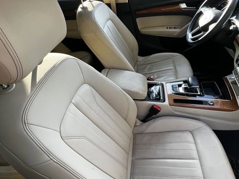 Used 2021 Audi Q5 Premium w/ Convenience Package image 38