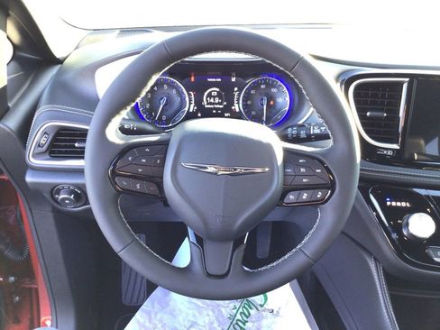 New 2026 Chrysler Pacifica Limited w/ S Appearance Package image 13