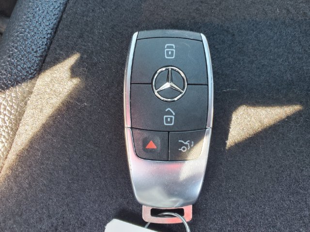 Used 2023 Mercedes-Benz GLB 250 4MATIC image 28