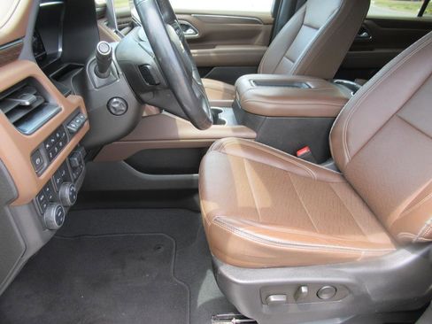 Used 2022 Chevrolet Suburban High Country image 15