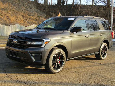 Certified 2023 Ford Expedition Limited image 8