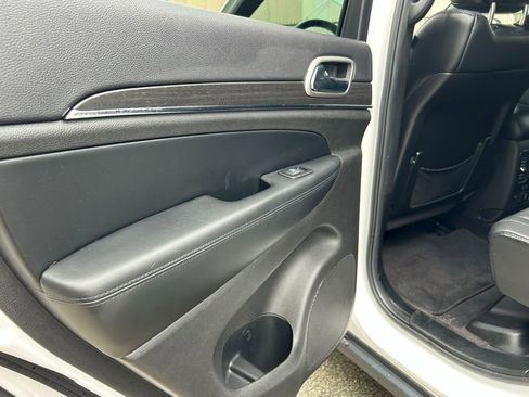 Used 2018 Jeep Grand Cherokee Limited image 38