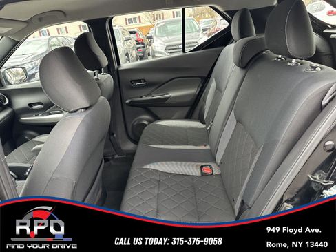 Used 2019 Nissan Kicks SV FWD image 29