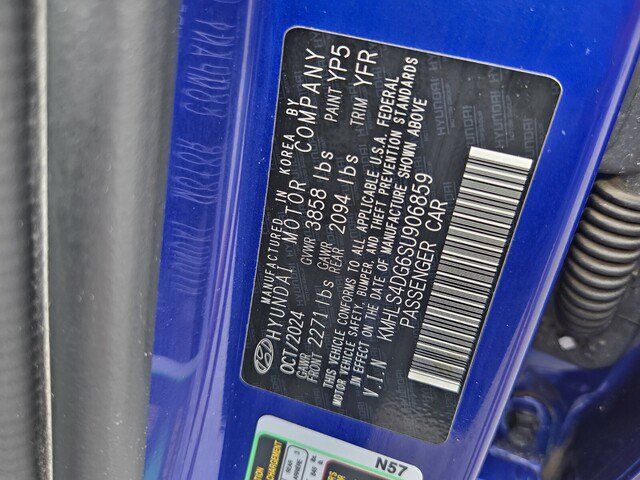 Used 2025 Hyundai Elantra SEL FWD image 17