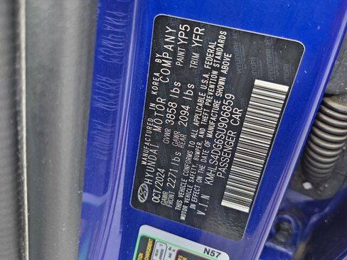 Used 2025 Hyundai Elantra SEL FWD image 17