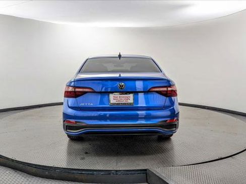 Used 2024 Volkswagen Jetta Sport image 7