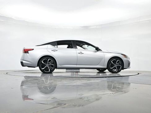 Used 2024 Nissan Altima 2.5 SR FWD image 31