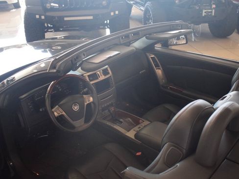 Used 2005 Cadillac XLR RWD image 38