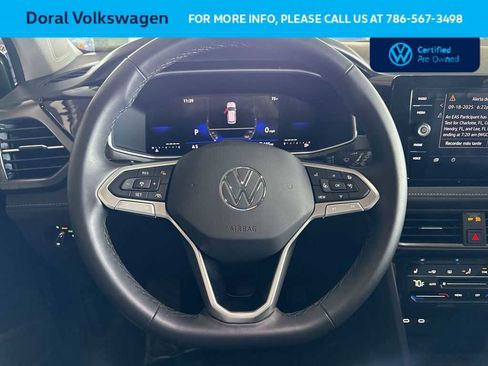 Used 2025 Volkswagen Taos SE image 15