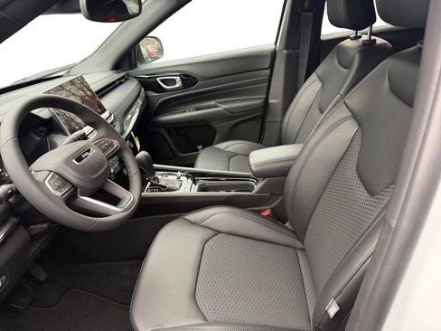 New 2026 Jeep Compass Latitude image 9