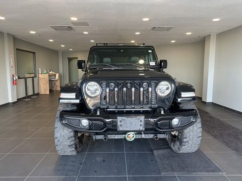 Used 2021 Jeep Wrangler Unlimited Sahara image 2