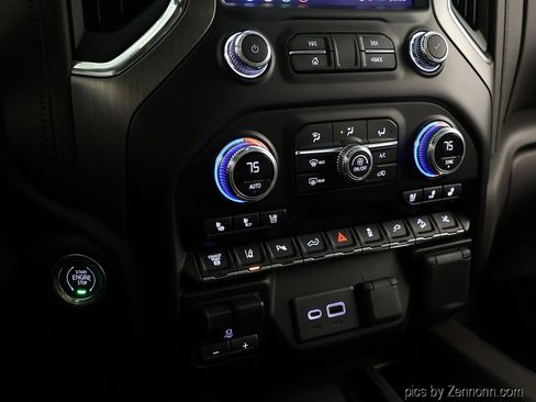 Used 2022 GMC Sierra 2500 Denali w/ Denali Black Diamond Edition image 25