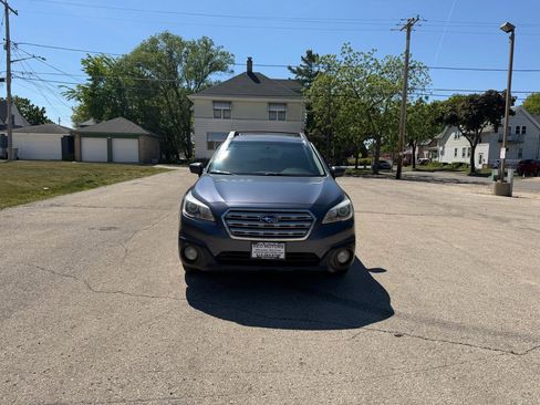 Used 2017 Subaru Outback 2.5i Premium AWD/4WD image 2