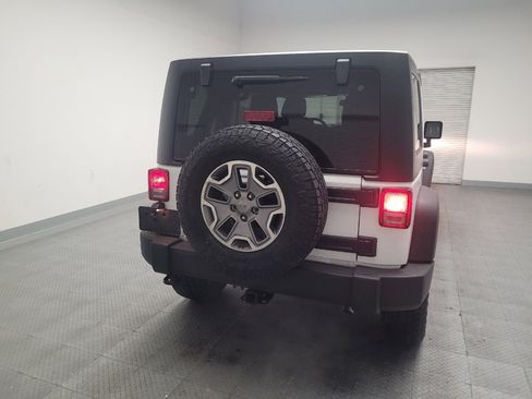 Used 2015 Jeep Wrangler Unlimited Rubicon w/ Connectivity Group AWD/4WD image 7