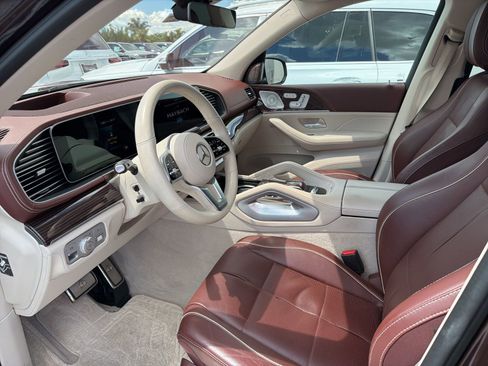 Used 2023 Mercedes-Benz Maybach GLS 600 4MATIC image 2