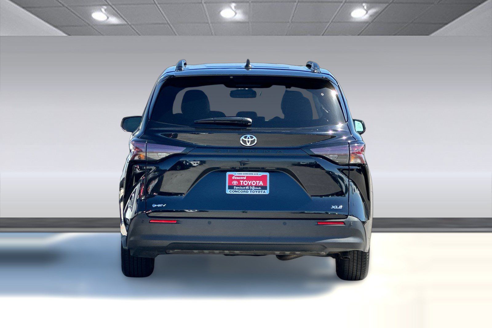 Used 2026 Toyota Sienna XLE FWD image 10