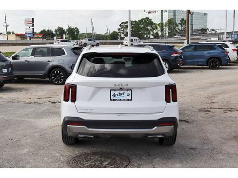 Used 2025 Kia Sorento S w/ Panoramic Sunroof Package FWD image 6