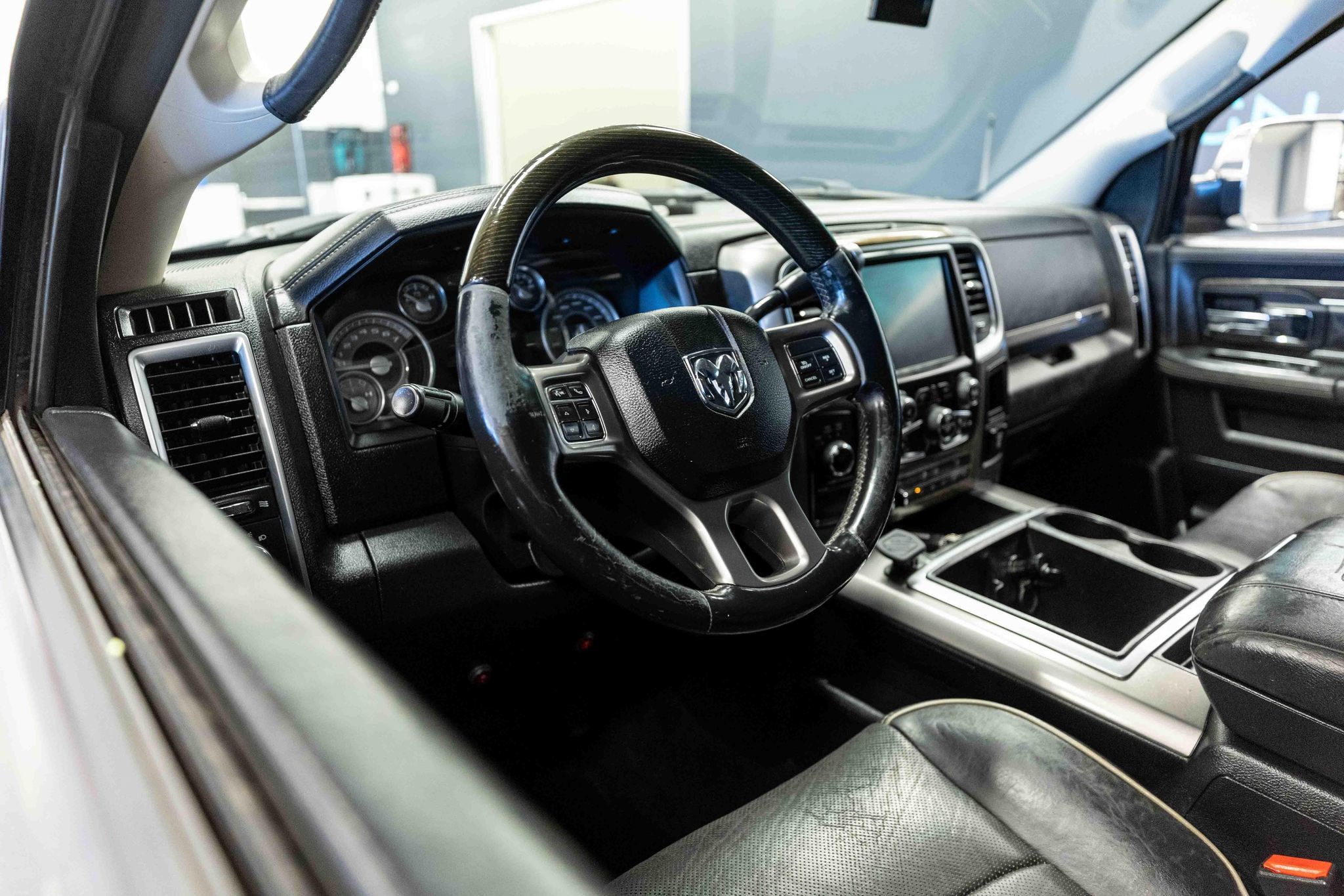 Used 2015 RAM 2500 Limited AWD/4WD image 10