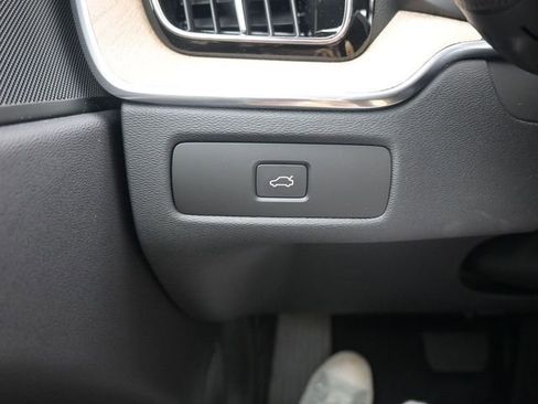 New 2026 Volvo XC60 B5 Core w/ Climate Package image 28