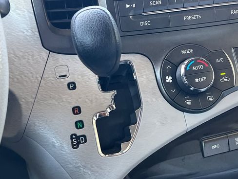 Used 2014 Toyota Sienna LE FWD image 23