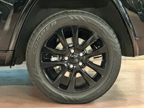 Used 2021 Jeep Grand Cherokee Laredo X image 25